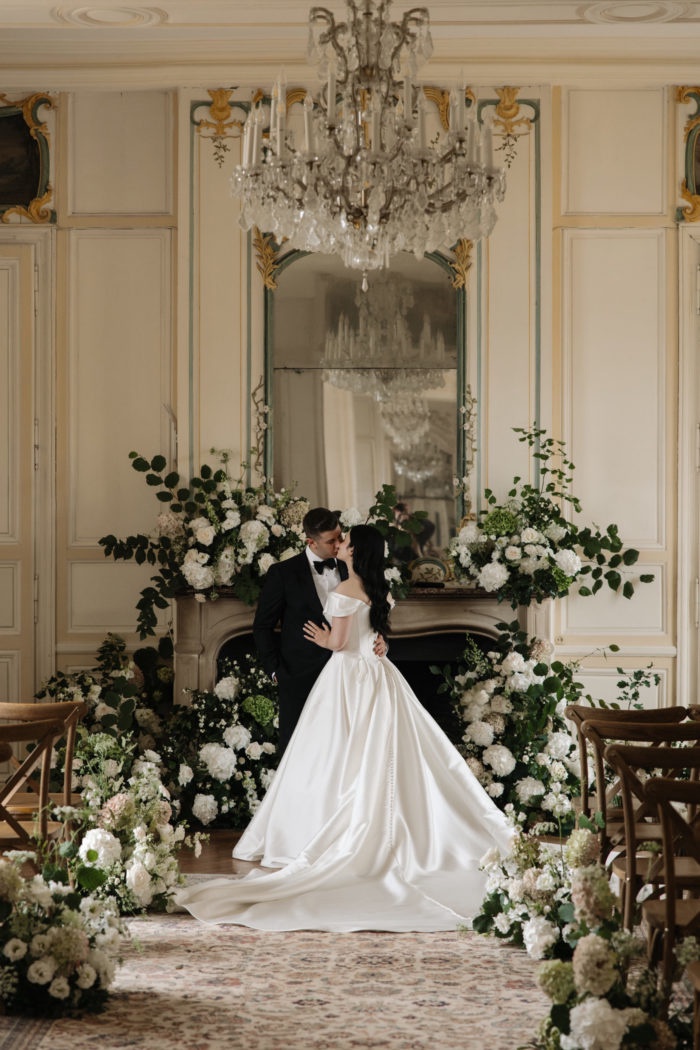 Refined garden wedding at a historic estate — Budapest