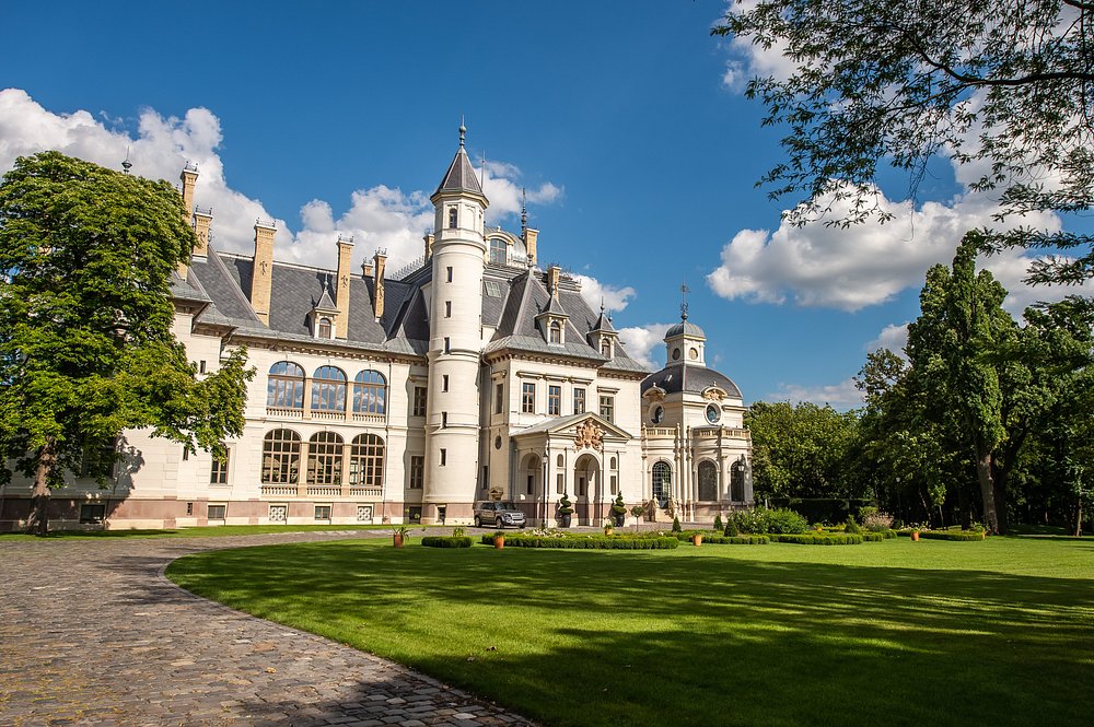 Castle wedding at Tura Castle — Hungary